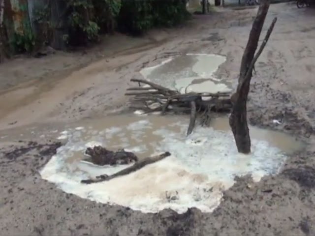 Torrencial lluvia causa hundimiento de calles y colapso de buzón de desagüe