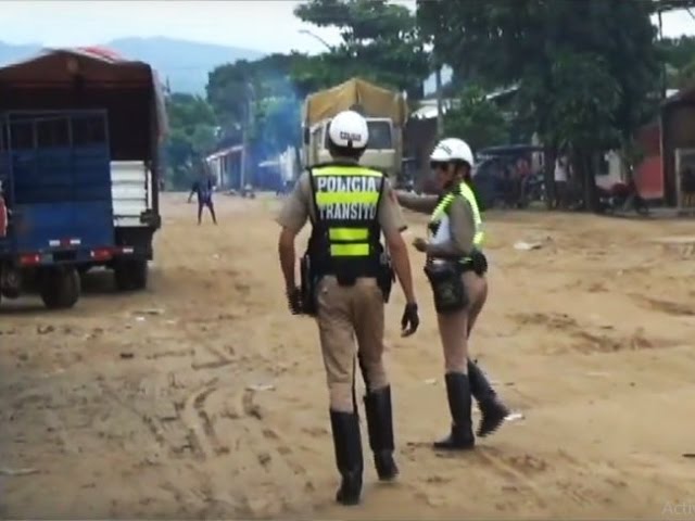Realizan operativos en lugares donde estacionan camiones de carga pesada Realizan operativos en lugares donde estacionan camiones de carga pesada