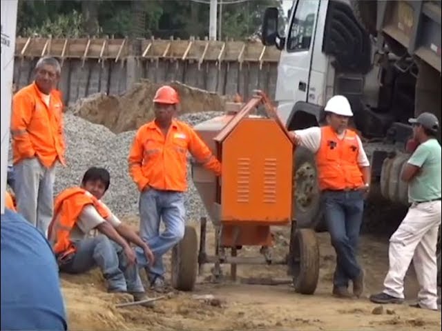 Trabajadores del polideportivo de la concha acústica paralizan la obra Trabajadores del polideportivo de la concha acústica paralizan la obra