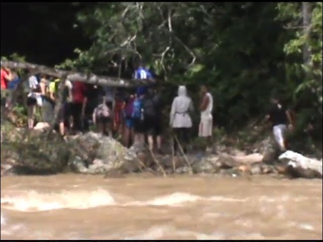 Universitarios canadienses se quedan varados en la catarata Huacamaillo Universitarios canadienses se quedan varados en la catarata Huacamaillo