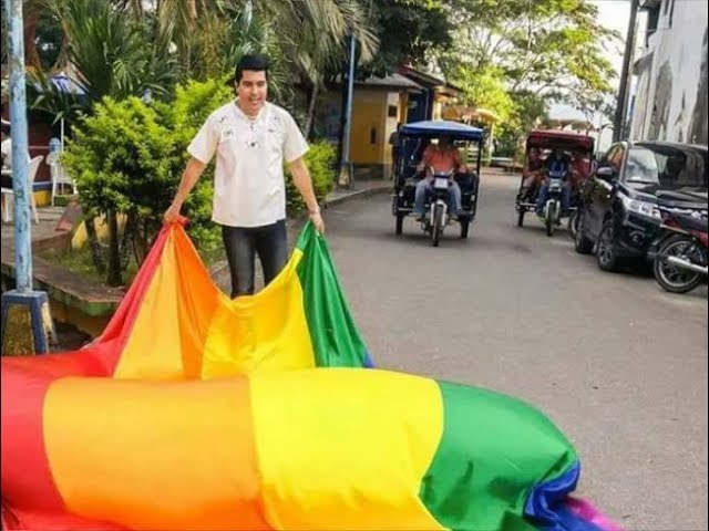 Aprueban amonestar a regidor Nieves por colocar bandera LGTBI Aprueban amonestar a regidor Nieves por colocar bandera LGTBI