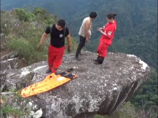Guarda bósques y bomberos se movilizan para rescatar a turista en Cerro Escalera Guarda bósques y bomberos se movilizan para rescatar a turista en Cerro Escalera
