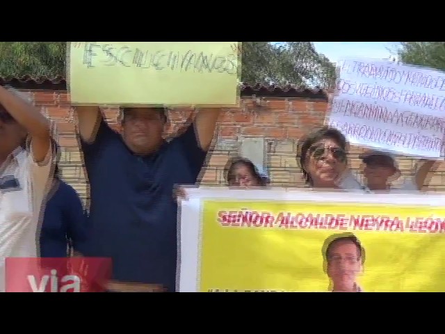 Vecinos de La Banda de Shilcayo realizan protesta en frontis de la Expoamazónica Vecinos de La Banda de Shilcayo realizan protesta en frontis de la Expoamazónica