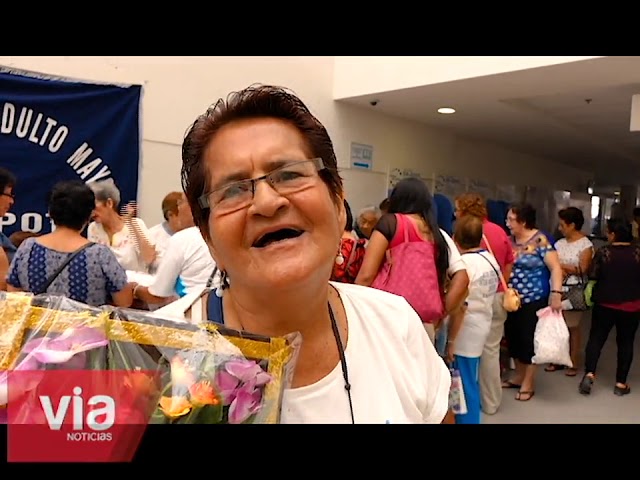 Exposición y venta de trabajos manuales del adulto mayor Exposición y venta de trabajos manuales del adulto mayor