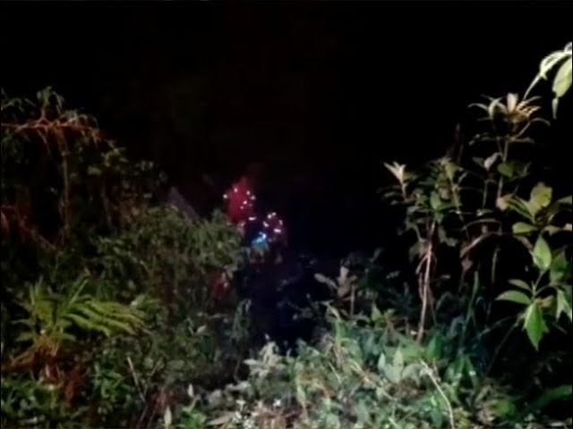 Rescatan cuerpos de pasajeros desaparecidos tras caída de huayco en carretera Rescatan cuerpos de pasajeros desaparecidos tras caída de huayco en carretera