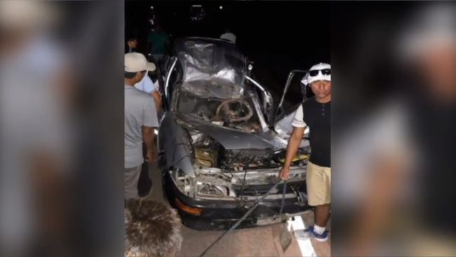 Roca se desprende y cae sobre auto dejando un muerto y tres heridos Roca se desprende y cae sobre auto dejando un muerto y tres heridos