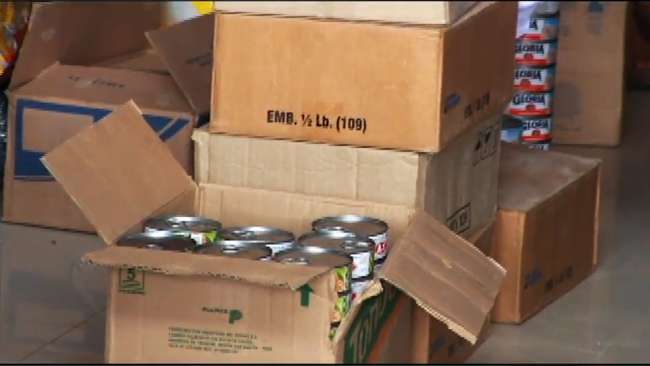 Incautan latas de conservas aparentemente adulteradas en Tarapoto Incautan latas de conservas aparentemente adulteradas en Tarapoto