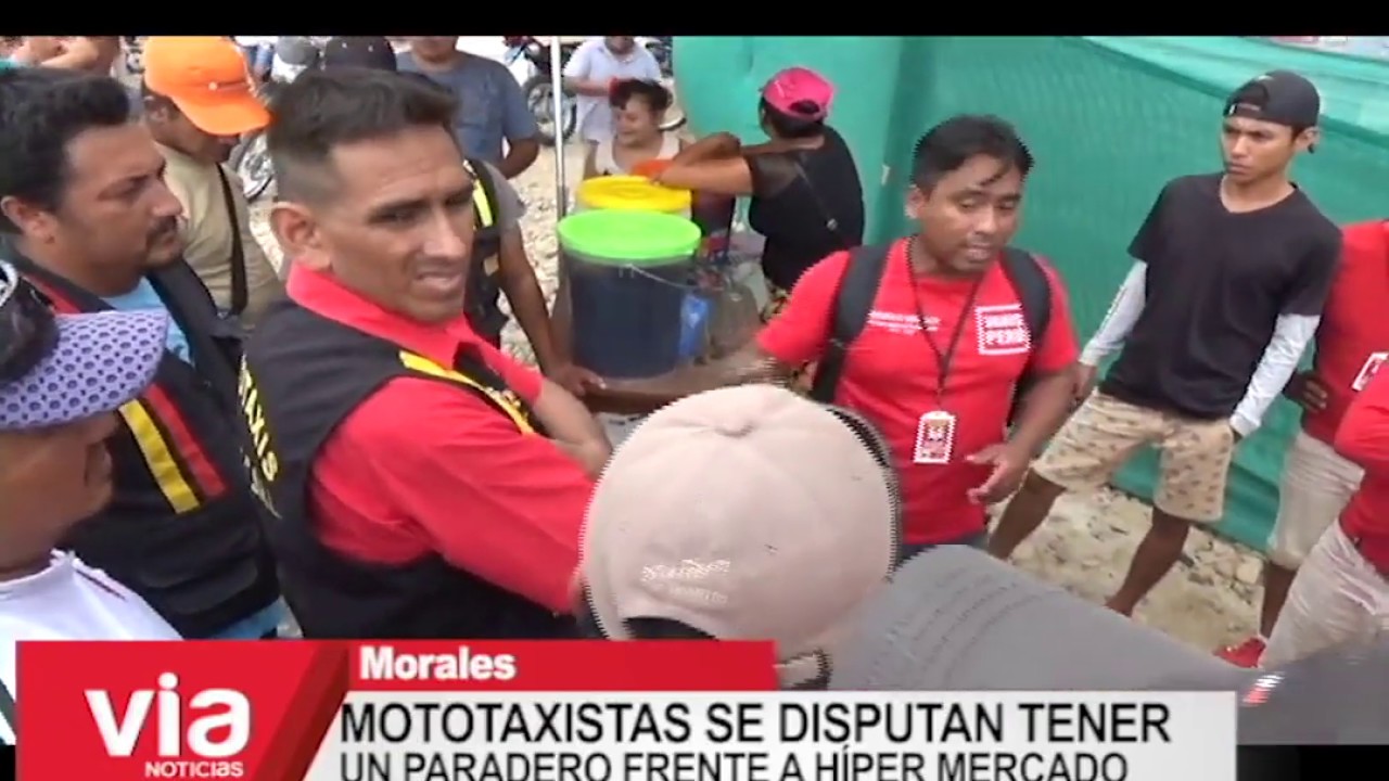 Mototaxistas se disputan tener un paradero frente a híper mercado de Morales Mototaxistas se disputan tener un paradero frente a híper mercado de Morales