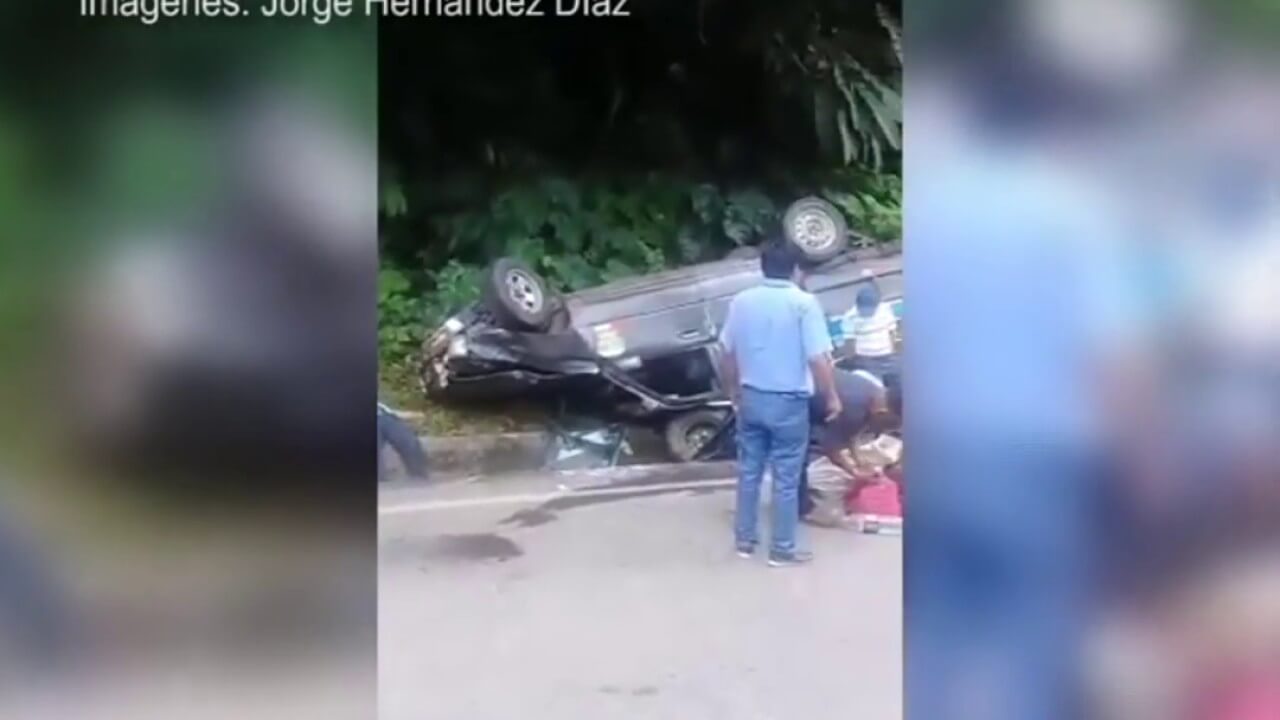 Despiste y volcadura de camioneta dejas varios heridos Despiste y volcadura de camioneta dejas varios heridos