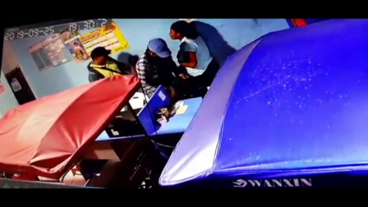 Tarapoto: cámara de video registra asalto a local de venta de mototaxis Tarapoto: cámara de video registra asalto a local de venta de mototaxis