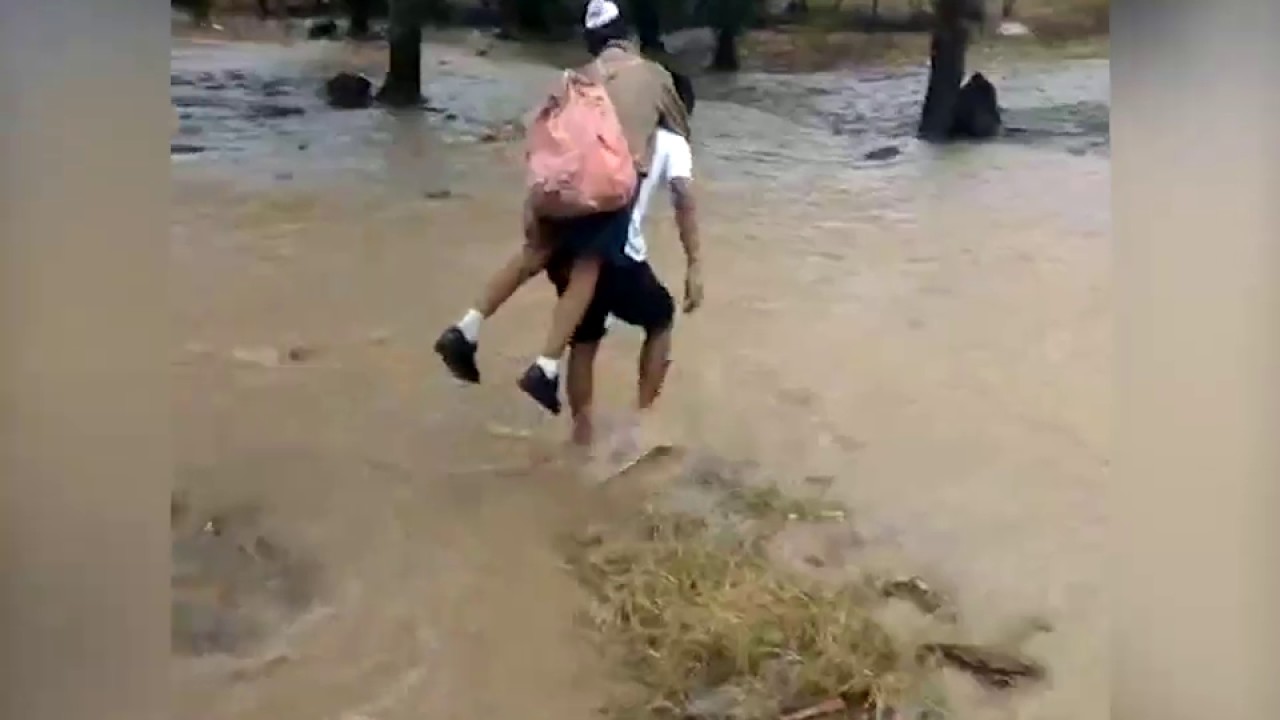 Las Palmas: lluvia inunda aulas de institución educativa Las Palmas: lluvia inunda aulas de institución educativa