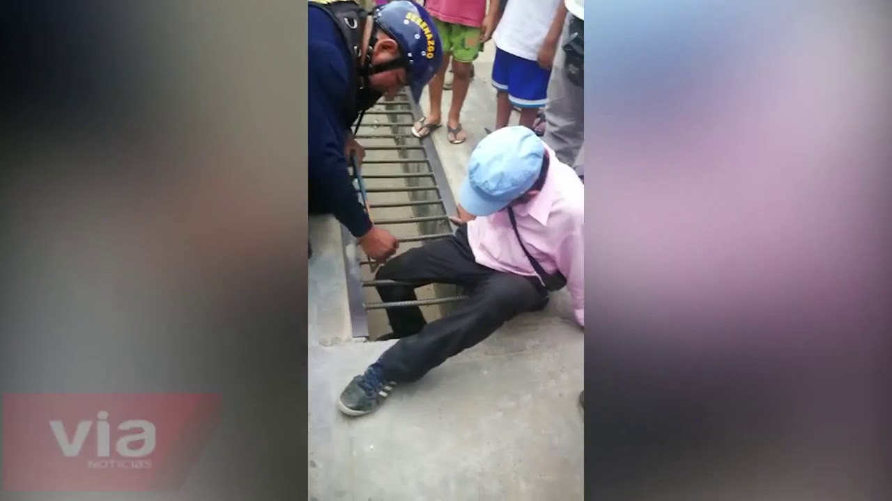 Tarapoto: rescatan a mototaxista que quedó con la pierna atrapada Tarapoto: rescatan a mototaxista que quedó con la pierna atrapada