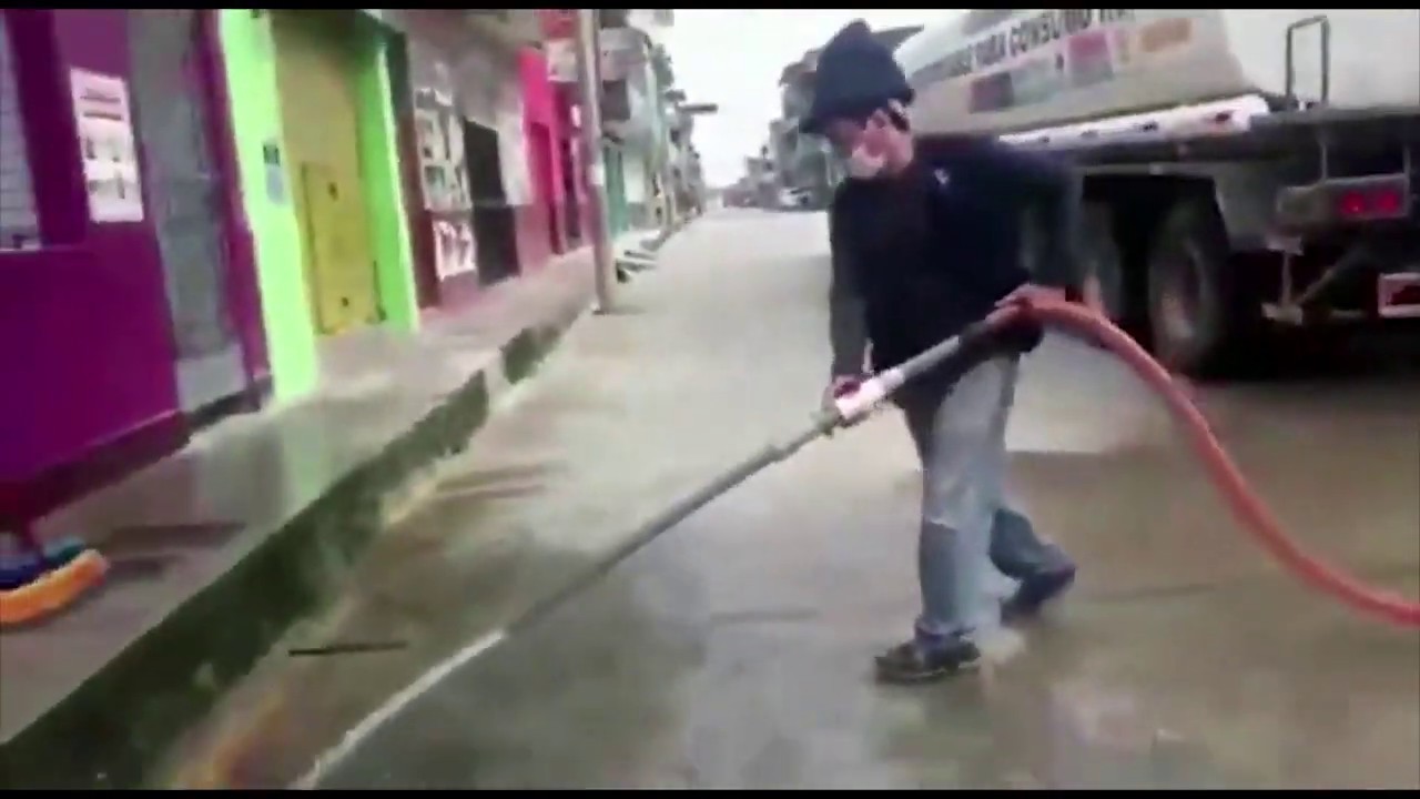 Tocache: desinfectan con agua y lejías calles alrededor de la plaza Tocache: desinfectan con agua y lejías calles alrededor de la plaza