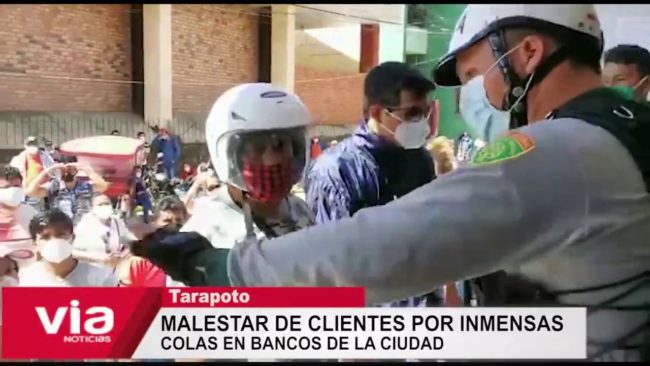 Malestar de clientes por inmensas colas en bancos de la ciudad de Tarapoto Malestar de clientes por inmensas colas en bancos de la ciudad de Tarapoto