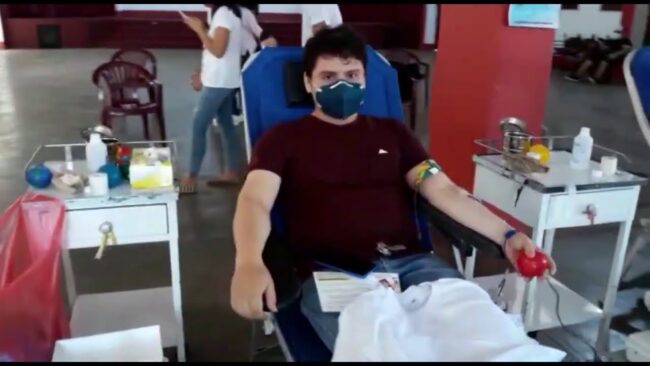 Estudiantes de medicina participan en donación voluntaria de sangre Estudiantes de medicina participan en donación voluntaria de sangre