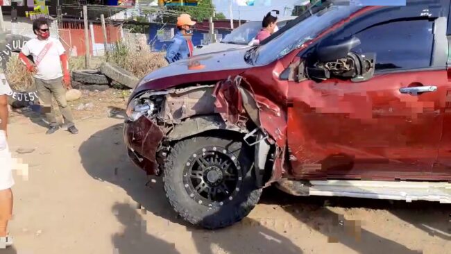 Un fallecido y tres heridos deja accidente entre motocar y camioneta Un fallecido y tres heridos deja accidente entre motocar y camioneta