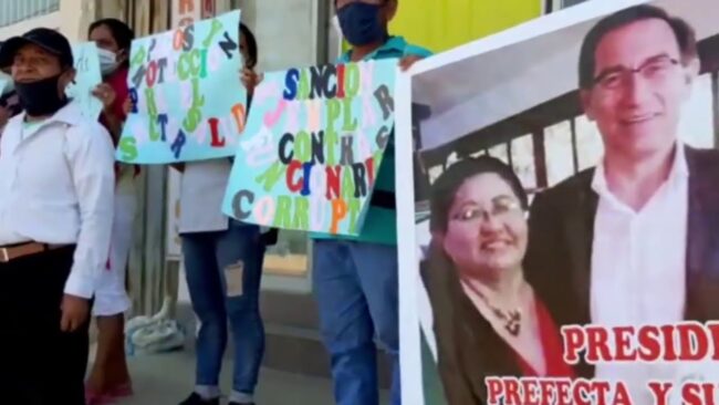 Frecides participa en plantón denunciando presuntos actos de corrupción