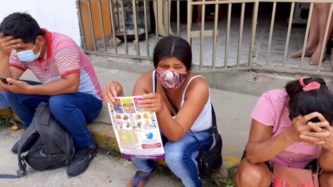 Denuncian presunta venta de espacios en colas en el frontis del Banco de la Nación Denuncian presunta venta de espacios en colas en el frontis del Banco de la Nación