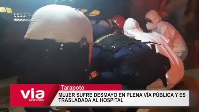 Mujer sufre desmayo en plena vía pública y es trasladada al hospital Mujer sufre desmayo en plena vía pública y es trasladada al hospital