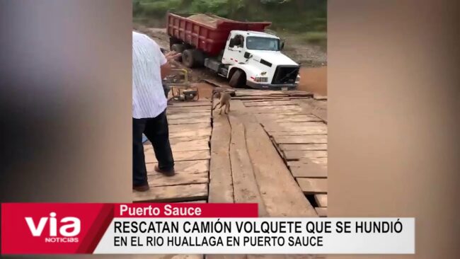 Rescatan volquete que se hundió en el río Huallaga en puerto Sauce Rescatan volquete que se hundió en el río Huallaga en puerto Sauce