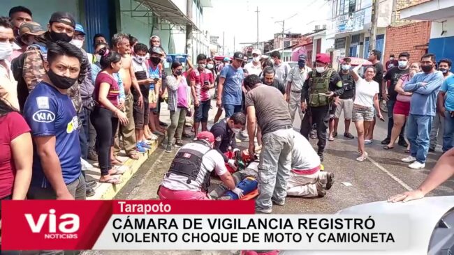 Cámara de vigilancia registró violento choque de moto y camioneta Cámara de vigilancia registró violento choque de moto y camioneta