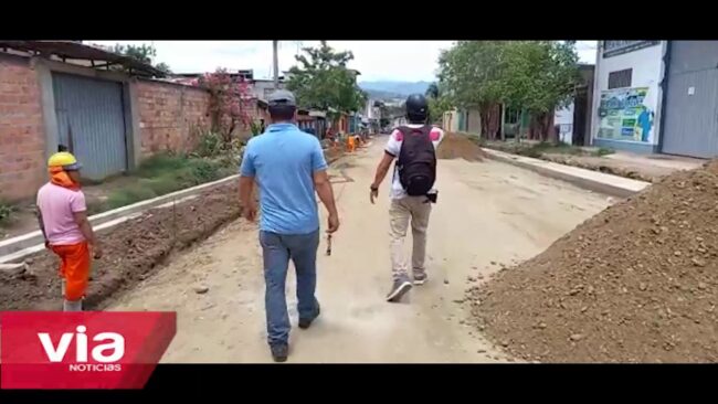 Vecinos denuncian que obra no permite libre acceso a sus viviendas Vecinos denuncian que obra no permite libre acceso a sus viviendas