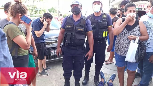 Cámara de vigilancia registra violento choque camioneta contra motocicleta Cámara de vigilancia registra violento choque camioneta contra motocicleta