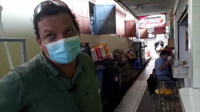 Cuestionan a autoridades por inservibles almacenados en pasadizo del mercado Cuestionan a autoridades por inservibles almacenados en pasadizo del mercado
