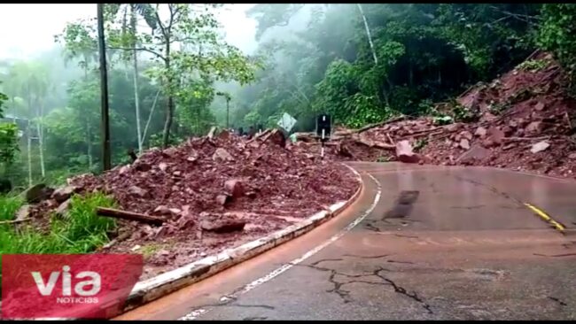 Fuerte lluvia provoca deslizamientos e inundaciones en Yurimaguas Fuerte lluvia provoca deslizamientos e inundaciones en Yurimaguas