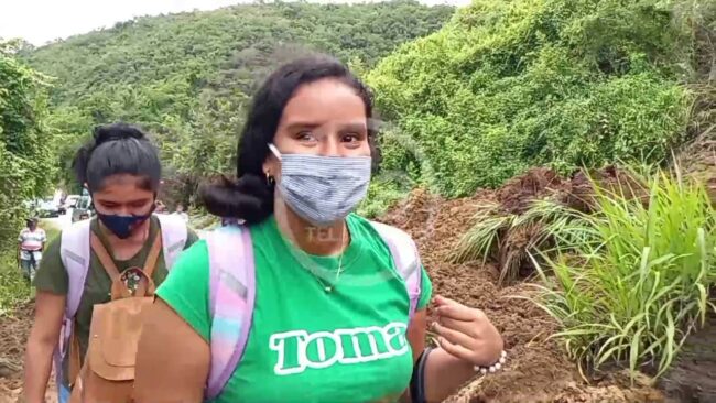 Derrumbe de cerro bloquea carretera puente Colombia – Shapaja Derrumbe de cerro bloquea carretera puente Colombia – Shapaja