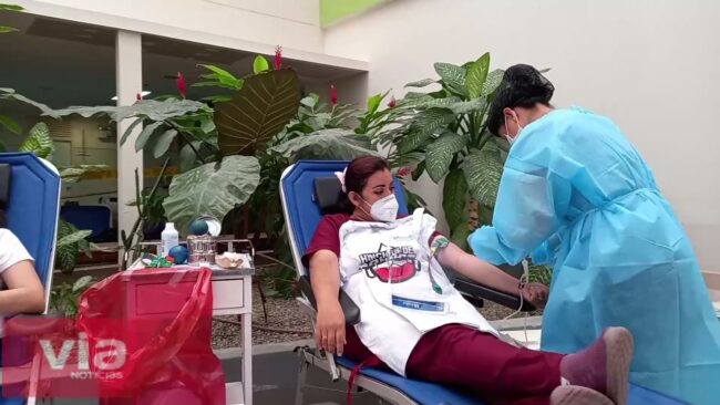 Recolectan 30 unidades de sangre en campaña realizada en Essalud Recolectan 30 unidades de sangre en campaña realizada en Essalud
