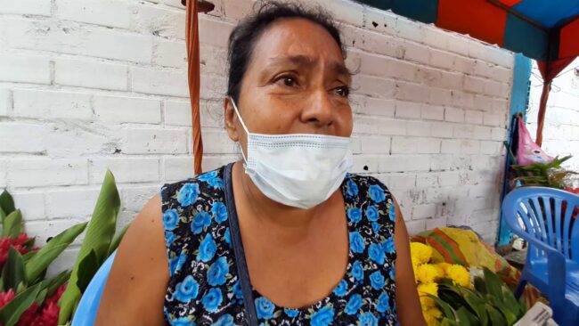Vendedoras de flores solicitan que no cierren cementerio de Tarapoto Vendedoras de flores solicitan que no cierren cementerio de Tarapoto