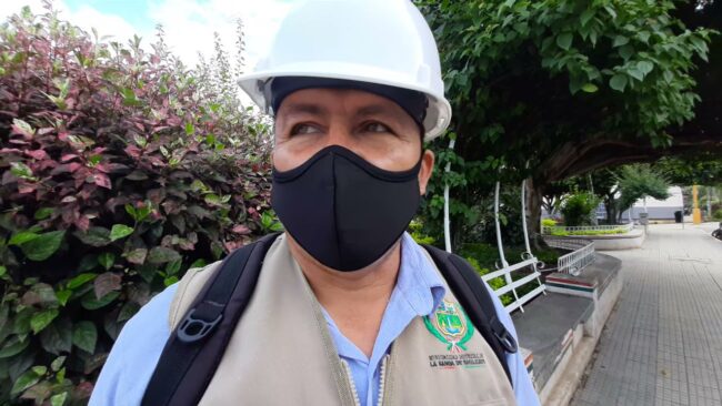 Inspeccionan taller de mecánica ante denuncia por acumular agua de lluvia Inspeccionan taller de mecánica ante denuncia por acumular agua de lluvia