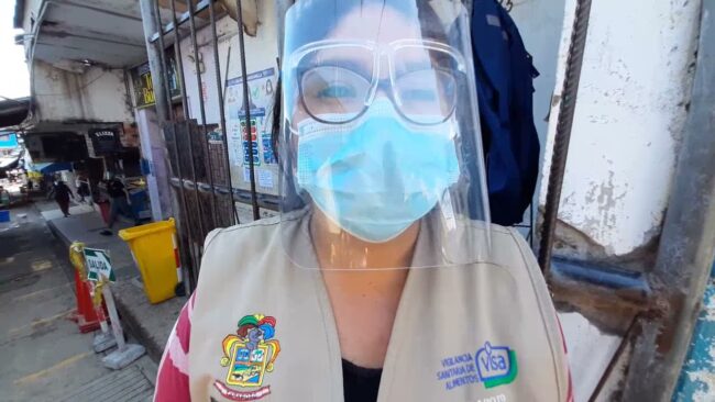 En mercados entregan protector facial a personas de escasos recursos económicos En mercados entregan protector facial a personas de escasos recursos económicos