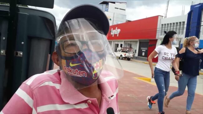 Pocas personas acatan la norma del uso obligatorio de protector facial Pocas personas acatan la norma del uso obligatorio de protector facial