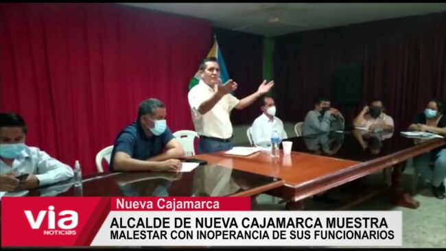 Alcalde de Nueva Cajamarca muestra malestar con inoperancia de sus funcionarios