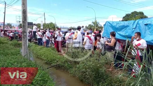 Decenas de seguidores esperaron desde temprano a Keiko Fujimori Decenas de seguidores esperaron desde temprano a Keiko Fujimori