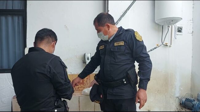 Dejan arreglo floral con amenaza de muerte en vivienda de alcalde de Bellavista Dejan arreglo floral con amenaza de muerte en vivienda de alcalde de Bellavista