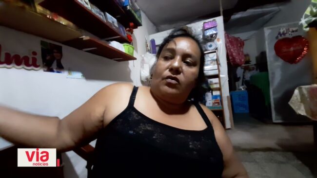 Mujer denuncia a su vecina por agua que aparentemente perjudica a su vivienda
