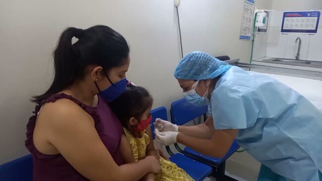 Pacientes con síntomas de virosis llegan al hospital de essalud y director recomienda vacunación