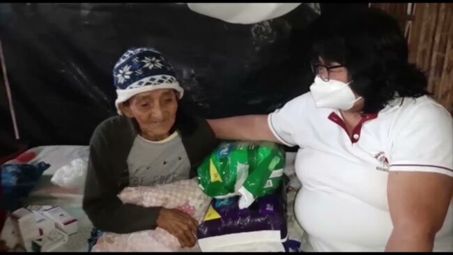 Adultos mayores postrados en cama reciben apoyo de Manos Unidas Adultos mayores postrados en cama reciben apoyo de Manos Unidas