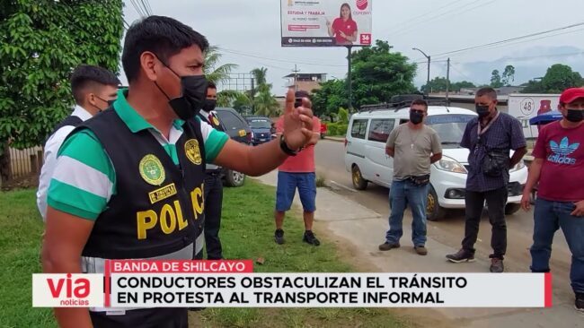 Conductores obstaculizan el tránsito en protesta al transporte informal Conductores obstaculizan el tránsito en protesta al transporte informal