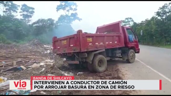 Intervienen a conductor de camión por arrojar basura en zona de riesgo Intervienen a conductor de camión por arrojar basura en zona de riesgo
