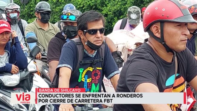 Conductores se enfrentan a ronderos por cierre de carretera FBT Conductores se enfrentan a ronderos por cierre de carretera FBT
