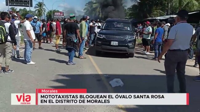 Mototaxistas bloquean el óvalo Santa Rosa en el distrito de Morales Mototaxistas bloquean el óvalo Santa Rosa en el distrito de Morales