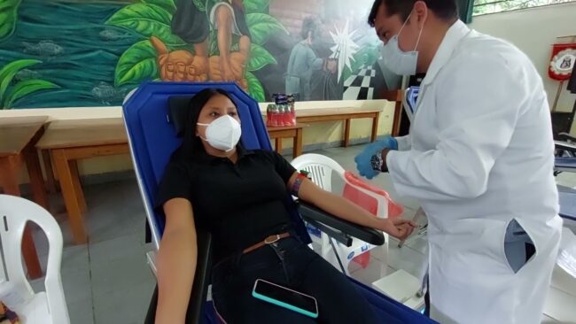 Realizan primera campaña de donación voluntaria de sangre en colegios Realizan primera campaña de donación voluntaria de sangre en colegios