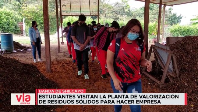 Estudiantes visitan la planta de valorización de residuos sólidos para hacer empresa Estudiantes visitan la planta de valorización de residuos sólidos para hacer empresa