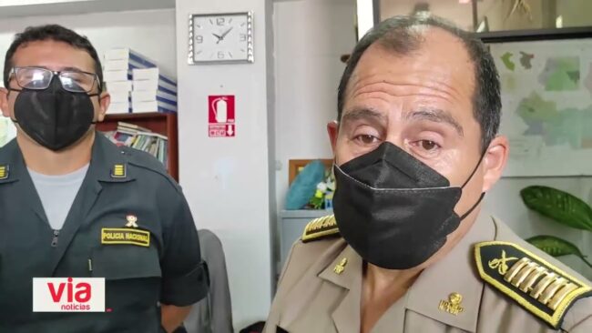 Jefe policial se reúne con gerente municipal para tratar el impase en la plaza mayor Jefe policial se reúne con gerente municipal para tratar el impase en la plaza mayor