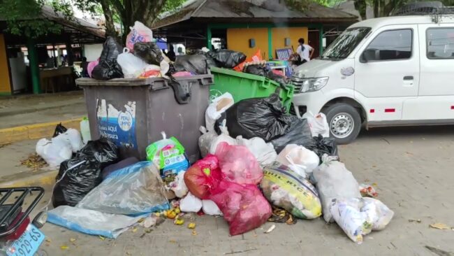 Montículos de basura en diferentes partes de la ciudad por paro de trabajadores