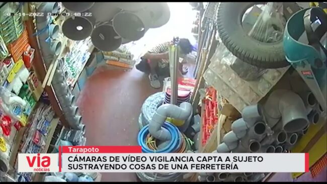 Cámaras de vídeo vigilancia capta a sujeto sustrayendo cosas de una ferretería Cámaras de vídeo vigilancia capta a sujeto sustrayendo cosas de una ferretería